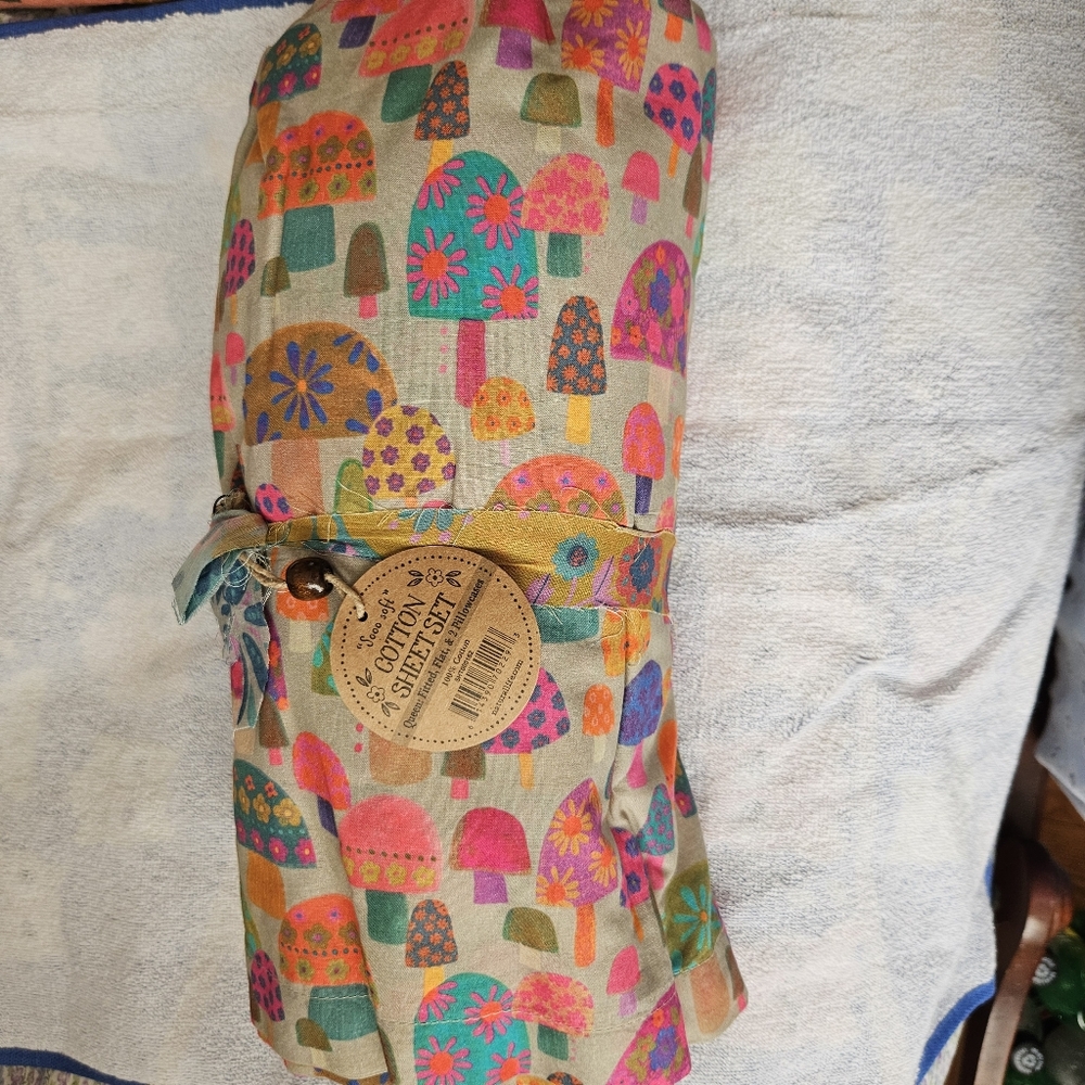 NATURAL LIFE Pink and Orange Whimsical Mushroom Sheets